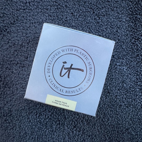 It Cosmetics Transforming Moisturizing Super Cream - Picture 4 of 5